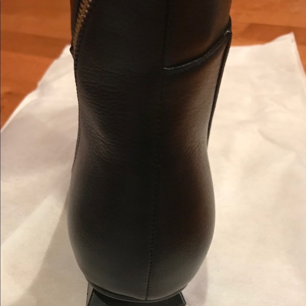 Boots - Picture 4 of 7